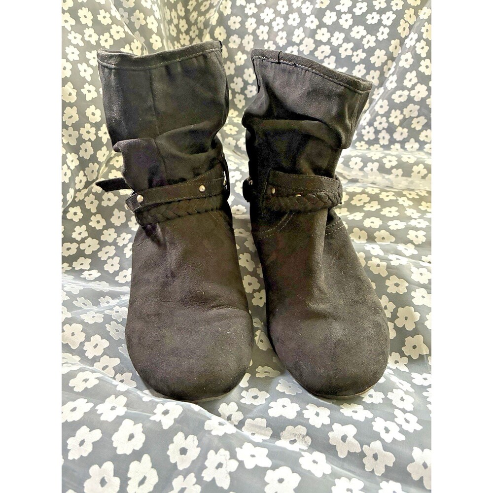 Report Black Slouchy Ankle Boots Faux Suede Braided Buckle Studs Booties Size 7 - Picture 15 of 16